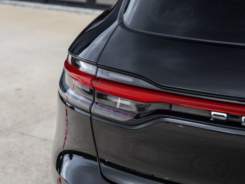 Certified 2024 Porsche Macan AWD/4WD image 14
