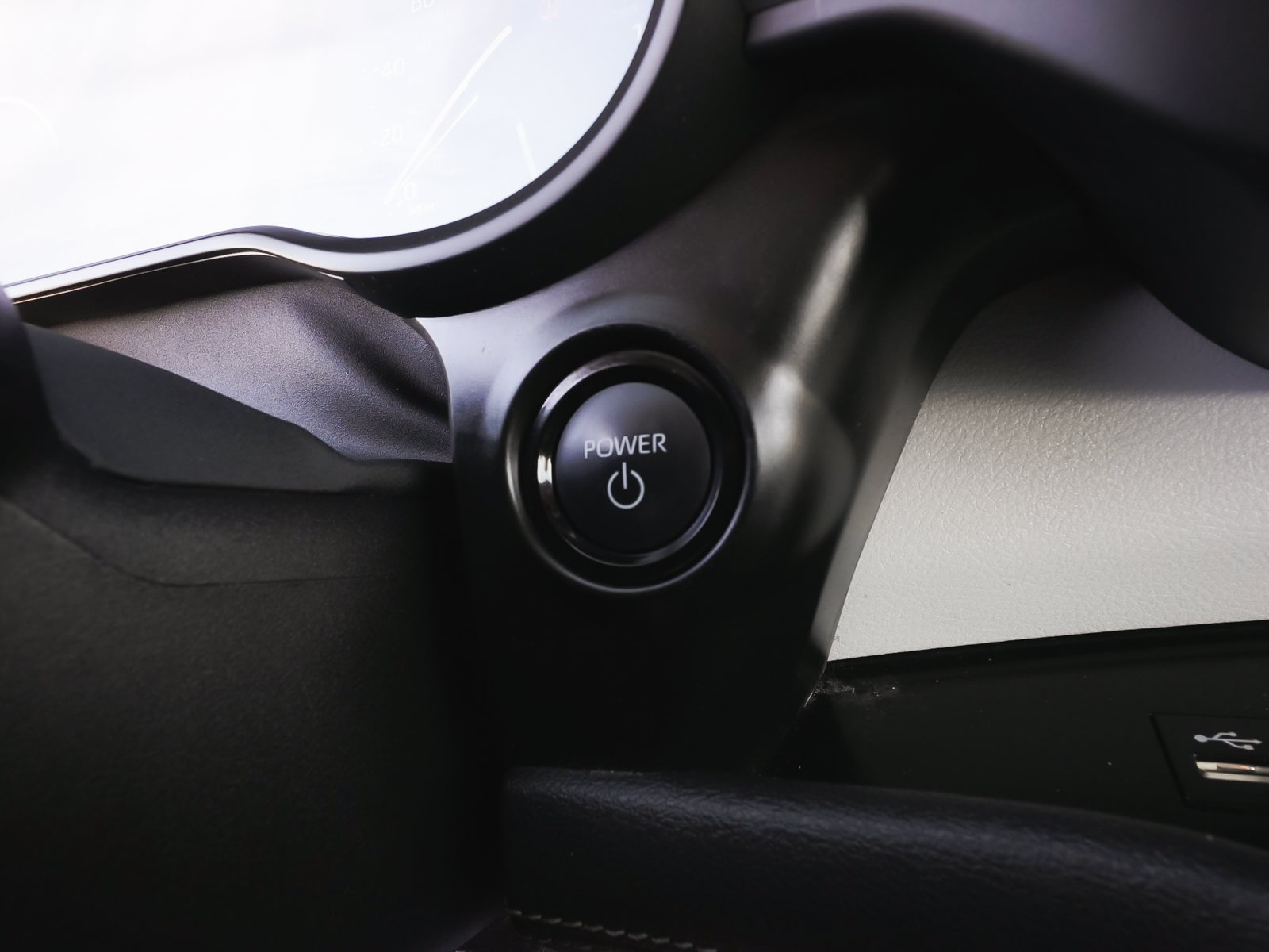Used 2025 Toyota Sienna XLE FWD image 29