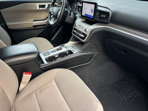 Used 2023 Ford Explorer XLT image 18