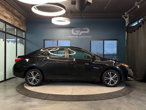 Used 2017 Toyota Corolla LE image 2