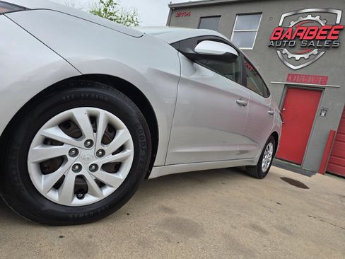Used 2020 Hyundai Elantra SE w/ Cargo Package (C1) FWD image 7