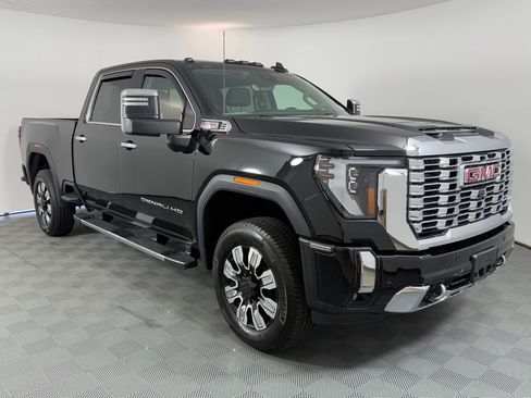 Used 2024 GMC Sierra 2500 Denali w/ Denali Reserve Package image 9