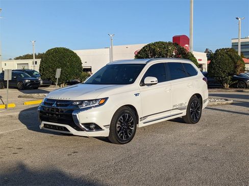 Used 2018 Mitsubishi Outlander GT image 3