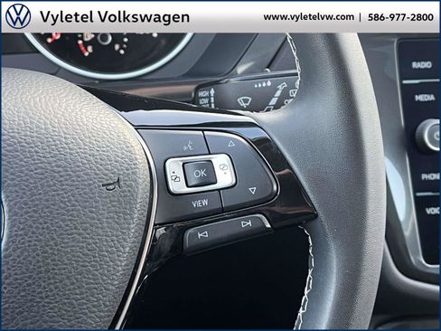 Certified 2021 Volkswagen Tiguan SE w/ Panoramic Sunroof Package image 25