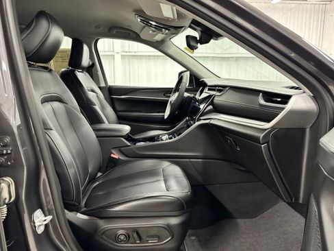 Used 2023 Jeep Grand Cherokee Limited AWD/4WD image 22