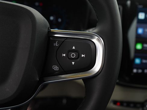 Used 2023 Volvo XC40 B5 Ultimate w/ Protection Package Premier image 19