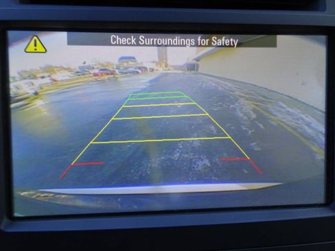 Used 2015 GMC Acadia SLE image 22