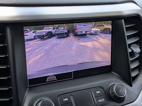 Used 2023 GMC Acadia SLE w/ Driver Convenience Package image 22