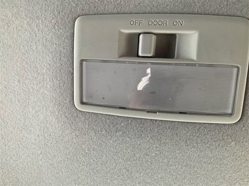 Used 2009 MAZDA MAZDA5 Sport image 22