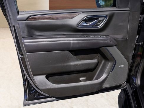 Used 2021 Chevrolet Tahoe LT w/ LT Signature Package image 23