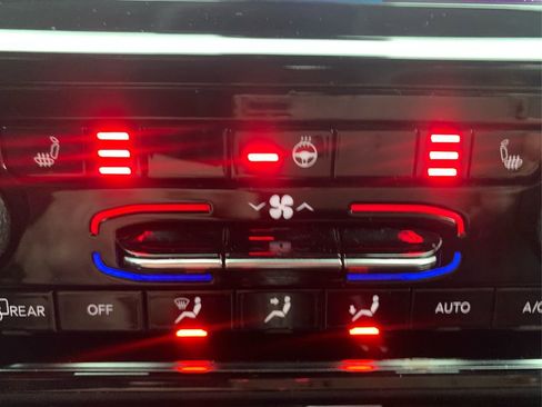 Used 2022 Jeep Grand Cherokee L Limited image 28