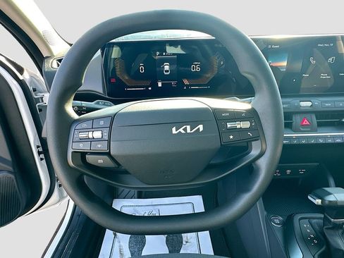 New 2025 Kia K4 LXS image 11