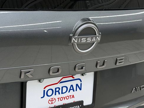 Used 2026 Nissan Rogue SV AWD/4WD image 33