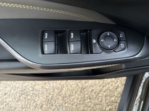 Used 2024 Chevrolet Trax ACTIV w/ Sunroof Package image 13