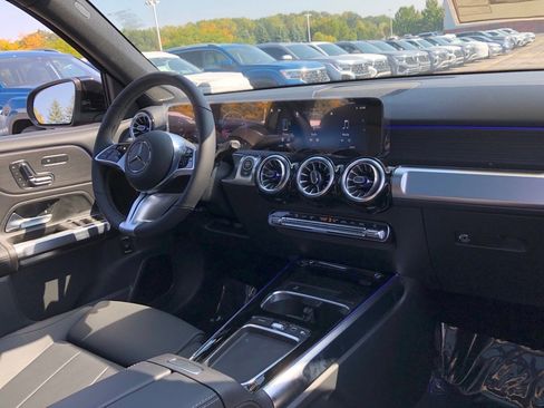 New 2026 Mercedes-Benz GLB 250 4MATIC image 18