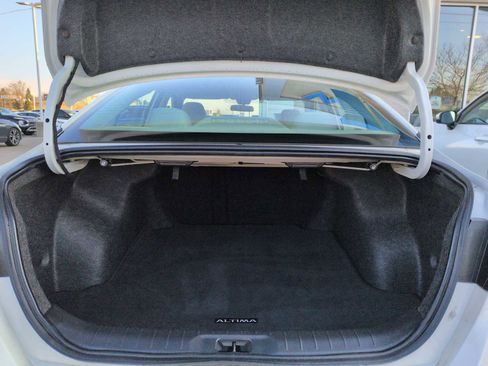 Used 2025 Nissan Altima 2.5 SV FWD image 36