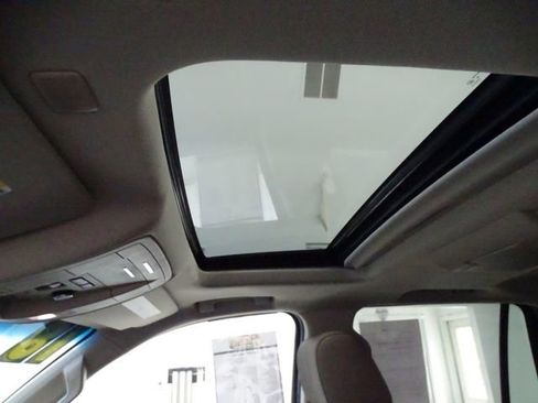 Used 2018 GMC Yukon SLT w/ Open Road Package image 12