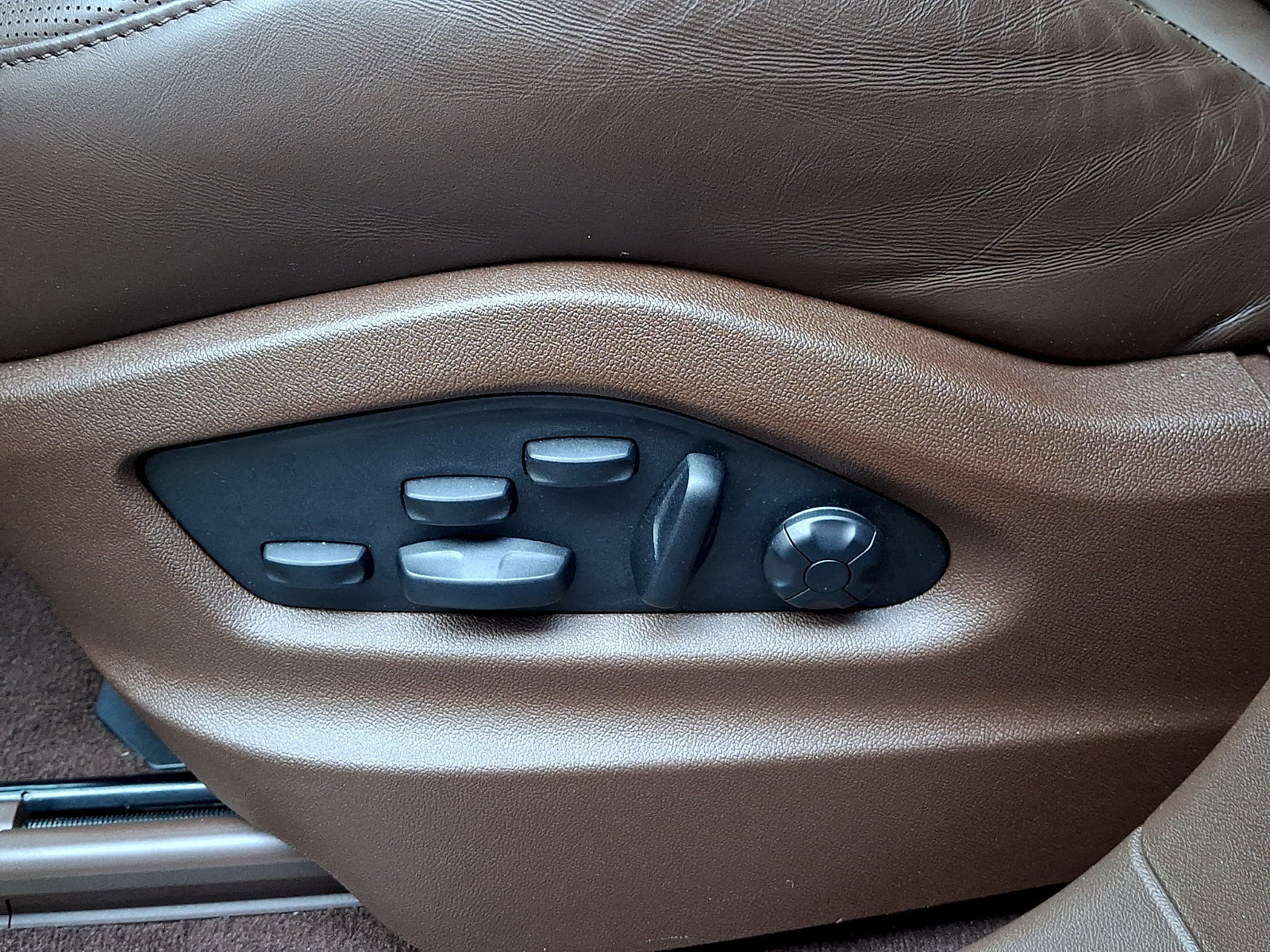Certified 2023 Porsche Cayenne Turbo S AWD/4WD image 16