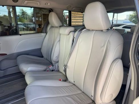 Used 2014 Toyota Sienna XLE FWD image 36