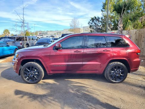 Used 2019 Jeep Grand Cherokee Altitude image 4