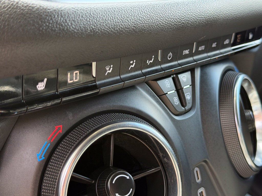 Used 2025 Chevrolet Blazer LT AWD/4WD image 18