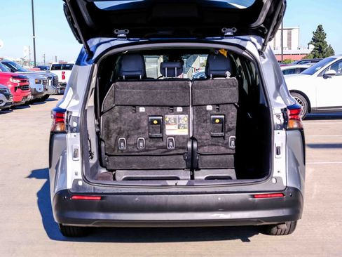 Used 2024 Toyota Sienna XLE FWD image 26