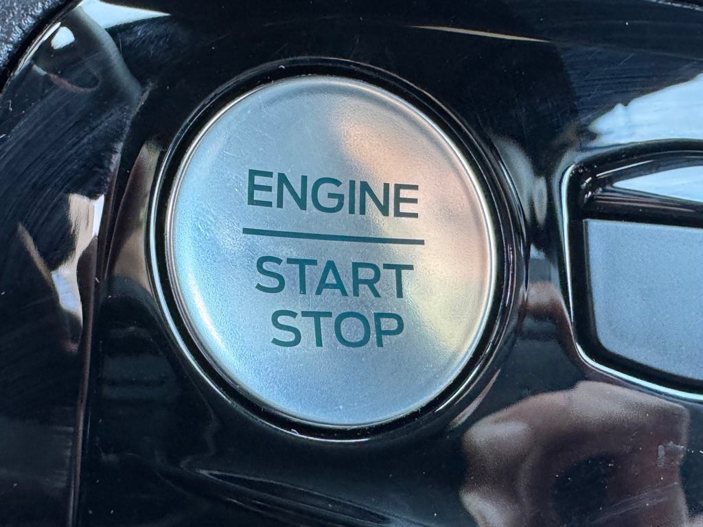 Used 2024 Ford Escape ST-Line w/ Tech Pack #1 FWD image 16