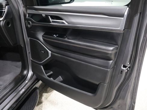 Used 2023 Jeep Wagoneer Series II image 27