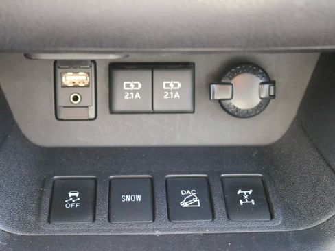 Used 2017 Toyota Highlander Limited AWD/4WD image 18