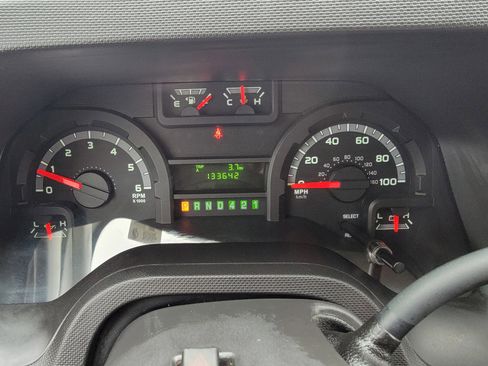 Used 2016 Ford E-350 and Econoline 350 Super Duty image 8