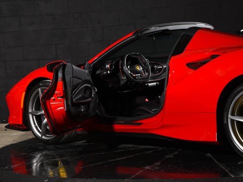 Used 2022 Ferrari F8 Tributo RWD image 21