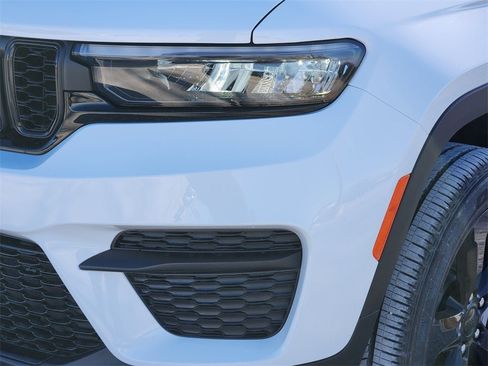 New 2025 Jeep Grand Cherokee Altitude image 7