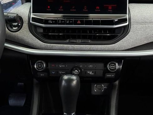 Used 2023 Jeep Compass Latitude w/ Sun and Sound Group AWD/4WD image 27
