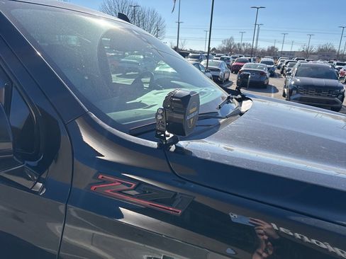 Used 2021 Chevrolet Suburban Z71 w/ Z71 Off-Road Package image 6