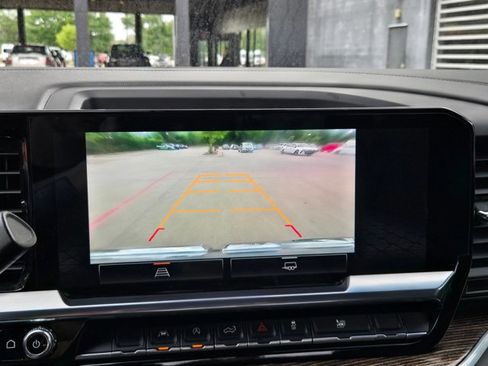 Used 2024 GMC Sierra 1500 Elevation image 12