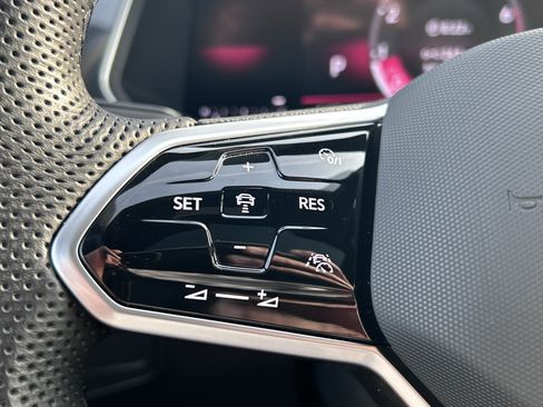 Certified 2024 Volkswagen Tiguan SE R-Line image 19