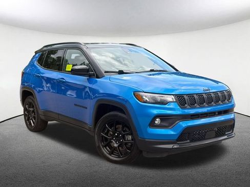 Used 2023 Jeep Compass Latitude w/ Convenience Group AWD/4WD image 2