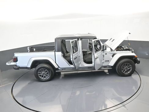 Certified 2024 Jeep Gladiator Sport image 62
