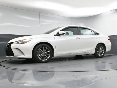 Used 2017 Toyota Camry SE image 21