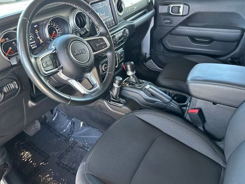 Used 2022 Jeep Wrangler Unlimited Sahara AWD/4WD image 9