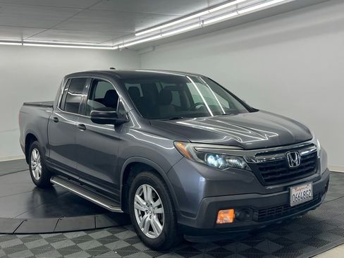 Used 2017 Honda Ridgeline RT image 2