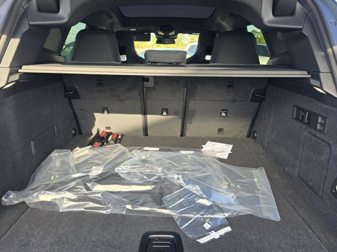 New 2026 BMW iX xDrive45 w/ M Sport Package image 11