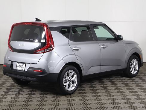 Used 2022 Kia Soul S FWD image 8