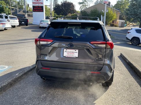 Certified 2024 Toyota RAV4 LE AWD/4WD image 5