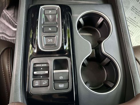 Used 2025 Honda Pilot Elite image 28