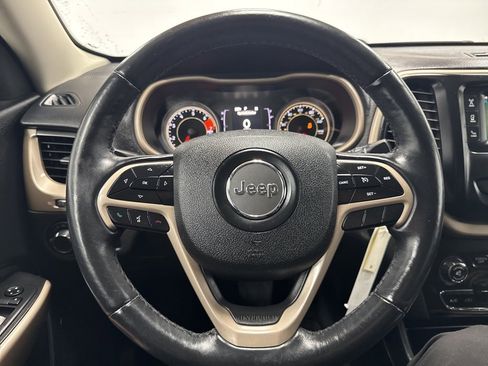 Used 2018 Jeep Cherokee Sport image 14