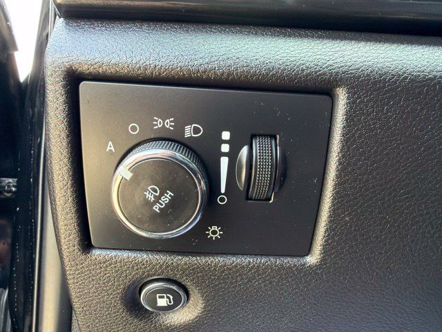 Used 2019 Jeep Grand Cherokee Laredo AWD/4WD image 18