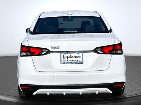 Used 2023 Nissan Versa SV FWD image 5