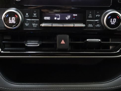 Used 2023 Toyota Highlander LE image 20