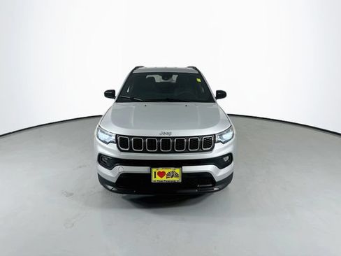 Used 2024 Jeep Compass Latitude AWD/4WD image 4